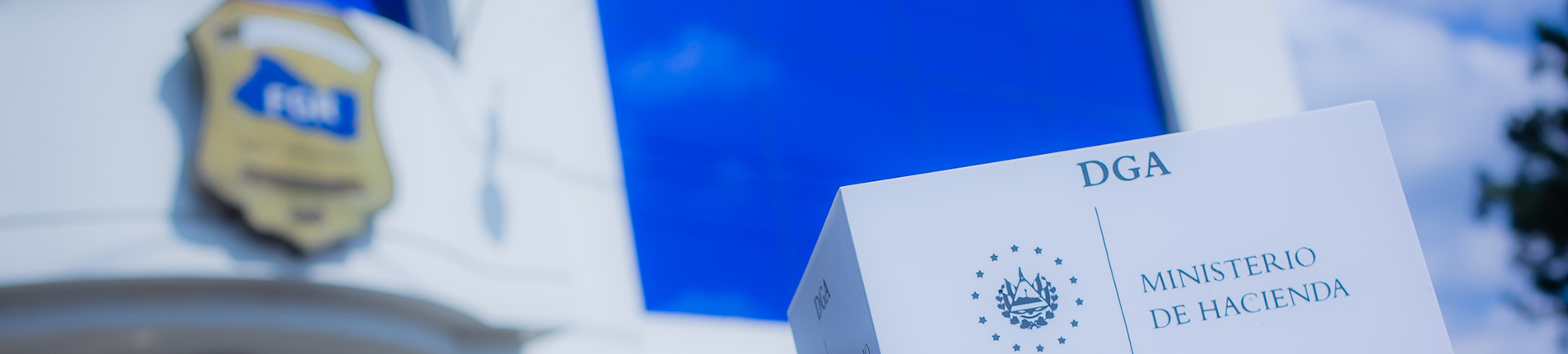 slide 1 /wp-content/uploads/2022/03/rectangular-1-copia.png