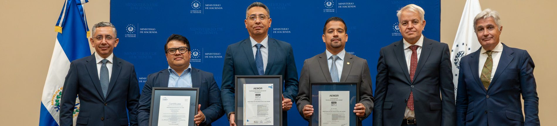 slide 1 /wp-content/uploads/2025/11/DSC01667-3-e1764192392109.jpg